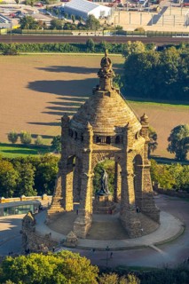 Aerial photograph, Kaiser Wilhelm Monument, Barkhausen, Porta Westfalica, OWL, Ostwestfalen-Lippe,