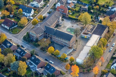 Aerial view, Städt. Grundschule am Oemberg, Saarn - West, Mülheim an der Ruhr, Ruhr area, North
