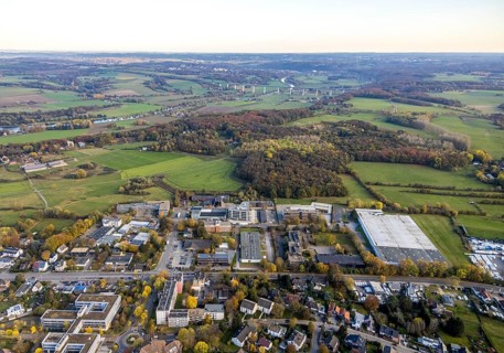 Aerial view, industrial area Solinger Straße, Kölner Straße, view to Mintarder Ruhrtalbrücke,