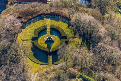 Aerial view, castle ruins of Volmarstein Castle, war memorial, Volmarstein, Wetter, Ruhr area,