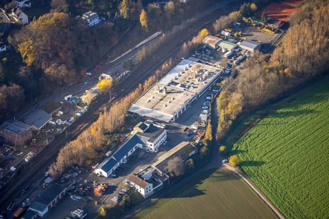 Aerial view, roof work on the roof of Lorenz Karosserie + Lack GmbH, Inder Aue, Hagener Straße,