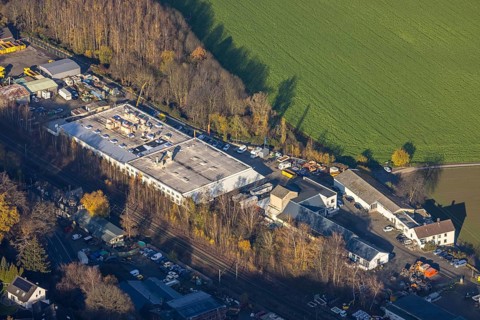 Aerial view, roof work on the roof of Lorenz Karosserie + Lack GmbH, Inder Aue, Hagener Straße,