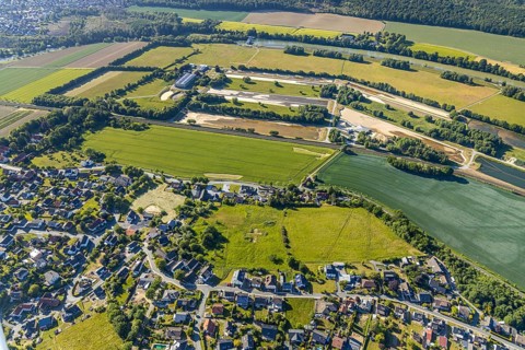 Aerial view, district Echthausen, Wasserwerke Westfalen GmbH, Im Ruhrfeld, river Ruhr, cross in a