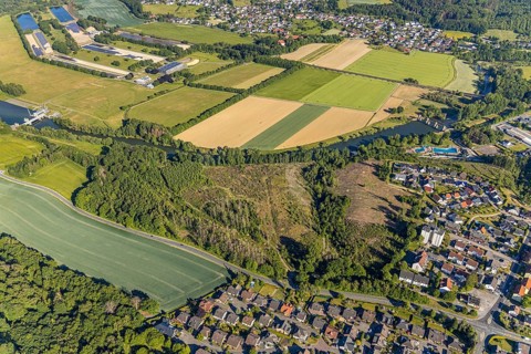 Aerial view, district Echthausen, Wasserwerke Westfalen GmbH, Im Ruhrfeld, river Ruhr, cross in a