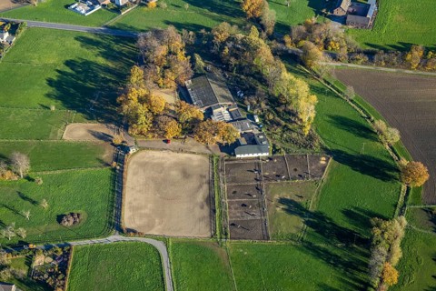 Aerial view, riding club Prinz-Friedrich, Krefelder Straße, Neukirchen, Neukirchen-Vluyn, Ruhr
