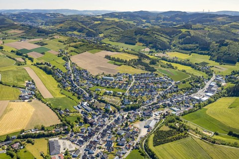 Aerial view, local view Elspe, Lennestadt, Sauerland, North Rhine-Westphalia, Germany, educational