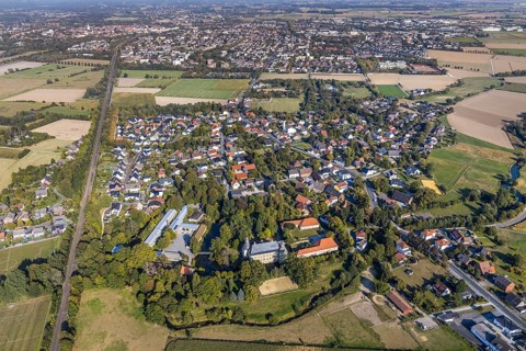 Aerial view, Gymnasium Schloss Overhagen, local view Overhagen, Lippstadt, Kreis Soest, North