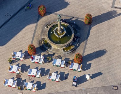 Aerial view, Bernhardbrunnen with memorial, Lippstadt, Kreis Soest, North Rhine-Westphalia,