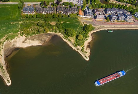 Aerial view, river Rhine, Rhine bank, residential buildings Wardstraße, Rees, Lower Rhine, North