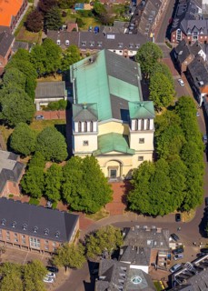 Aerial view, city centre view, catholic church St. Mariä Himmelfahrt, Rees, Lower Rhine, North