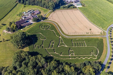 Aerial photo of Baür Lünemann's corn maze in Selm Cappenberg. This year's theme is Europe. Selm,