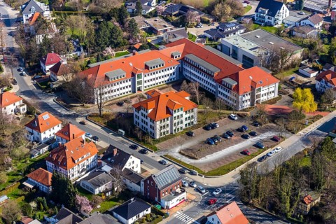 Aerial photo, Hubertus-Schwartz-Berufskolleg, Hattroper Weg, Soest, Soester Börde, North