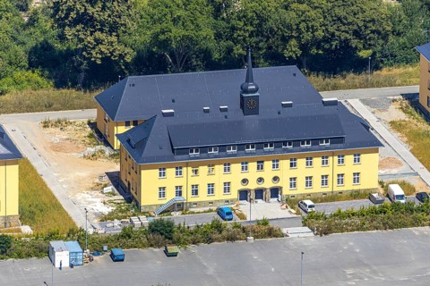 Aerial view, former Kanaal van Wessem barracks, military chapel being restored, Hiddinser Weg,