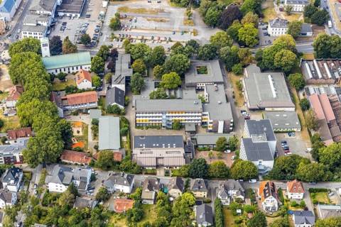 Aerial view, Hönne Berufskolleg, Kreissporthalle Menden, Kath. Kirche St. Walburgis, Menden,