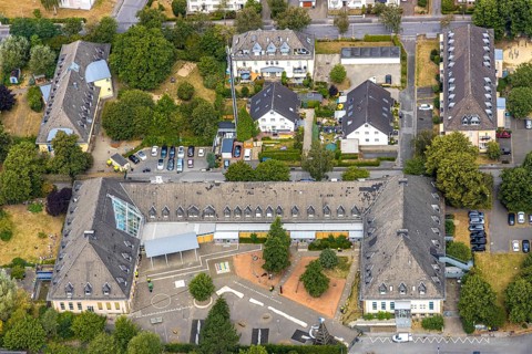 Aerial photo, primary school Platte Heide, Menden, Sauerland, Märkischer Kreis, North