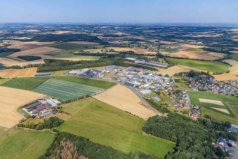 Aerial view, local view Holzen, agricultural business Am Riekenbrauck, BEGA Gantenbrink-Leuchten