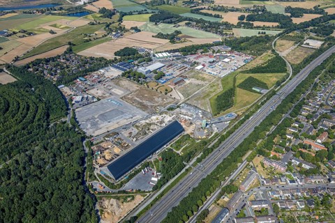 Aerial view, motorway A42, Am Pattberg, old water tower Pattberg colliery, Gedbäude mit solar roof,
