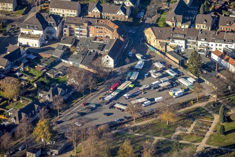 Aerial view, market place Meerbeck, Johann-Esser-Platz, Rheinkamp-Meerbeck, Mörs, Ruhr area, North