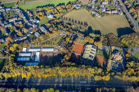 Aerial view, Heiner and Peter Moraing GBR tennis courts, refugee accommodation Oberheidstraße,