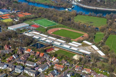 Aerial view, refugee accommodation, sports field Turnerschaft 1912 Mülheim-Saarn, football pitches,