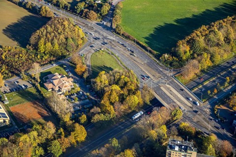 Aerial view, Cafe Del Sol Mülheim, motorway A40, bridge Aktienstraße, Dümpten, Mülheim an der Ruhr,