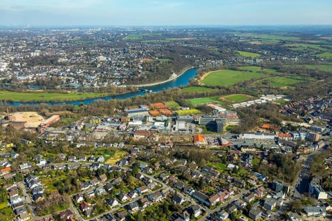 Aerial view, Mülheim-Saarn, view of the Ruhr, Kahlenberg Hockey and Tennis Club, refugee