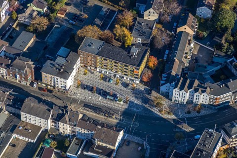 Aerial view, shopping centre and patterned car park, Oberhausener Straße/corner of Goebenstraße.
