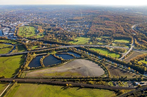 Aerial view, sewage sludge landfill at Ruhrbogen Ruhrschifffahrtskanal, Schleuseninsel, Styrumer