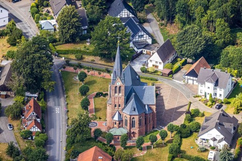 Aerial view, catholic church St. Antonius Einsiedler, Halinger Dorfstraße, Antoniuskirchplatz,