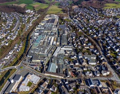 Aerial view, commercial area Fritz-Honsel-Straße, river Ruhr, Meschede, Sauerland, North