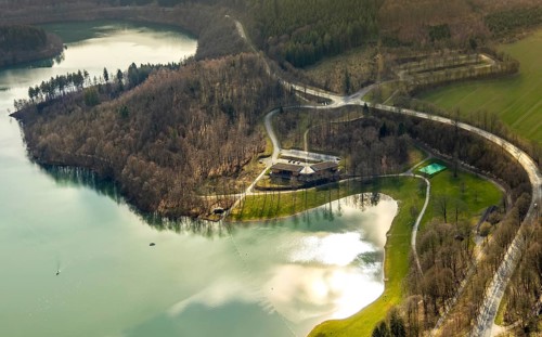 Aerial view, car park and excursion restaurant at the Hennetalsperre, H1, Hennesee, Berghausen,