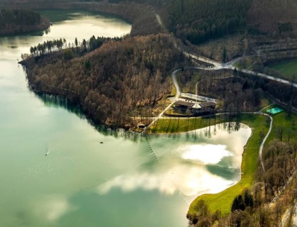 Aerial view, car park and excursion restaurant at the Hennetalsperre, H1, Hennesee, Berghausen,