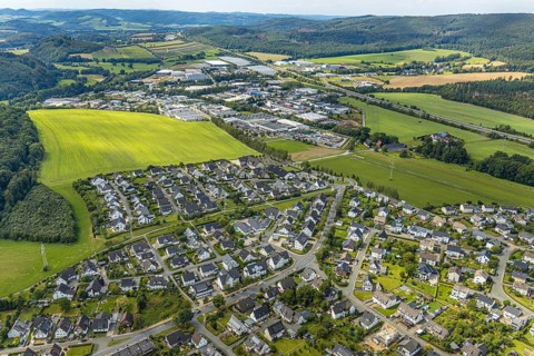 Aerial view, residential area Hückeler Höhe, commercial area Meschede-Enste, Hainberg landscape