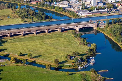 Aerial view, waterway junction Minden, river Weser, Mittellandkanal, Nordstadt, Minden,