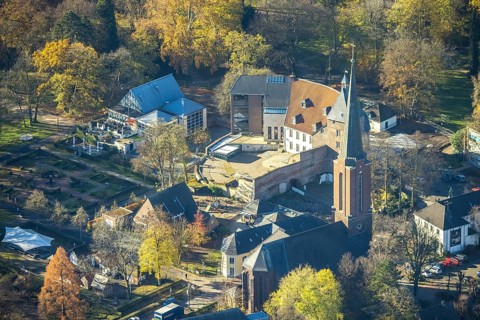 Aerial photograph, Mörs Castle, St Joseph's Catholic Church, Mörs, Ruhr area, North