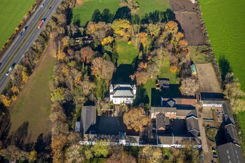 Aerial view, Lauersfort Castle, Kapellen-Holderberg, Mörs, Ruhr area, North Rhine-Westphalia,