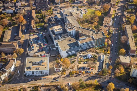 Aerial view, St. Josef Krankenhaus, Asberger Straße, Mörs, Ruhr area, North Rhine-Westphalia,