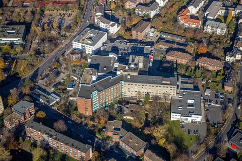 Aerial view, St. Josef Krankenhaus, Asberger Straße, Mörs, Ruhr area, North Rhine-Westphalia,