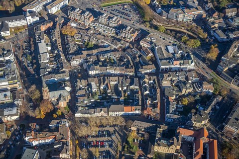 Aerial view, Old Town, Neuer Wall, Wallzentrum, Mörser Zentrumsee, Mörs, Ruhr area, North