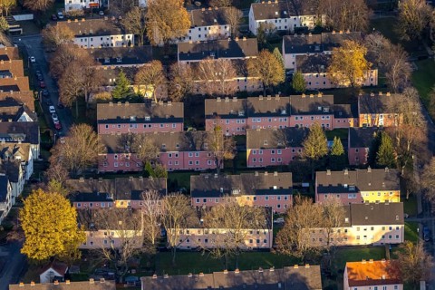 Aerial view, residential area Reichenbacher Weg, terraced houses with pink facade, Soest, Soester