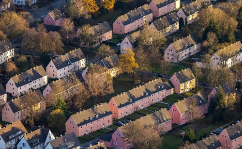 Aerial view, residential area Reichenbacher Weg, terraced houses with pink facade, Soest, Soester