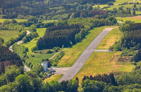 Aerial photograph, Meinerzhagen airfield, Steinsmark nature reserve, Meinerzhagen, Märkischer