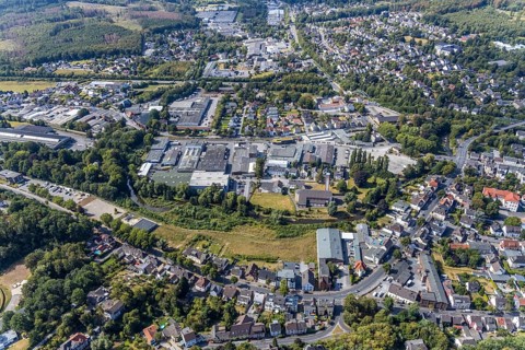 Aerial view, industrial estate Am Törnigskamp, river Hönne, Menden, Sauerland, Märkischer Kreis,