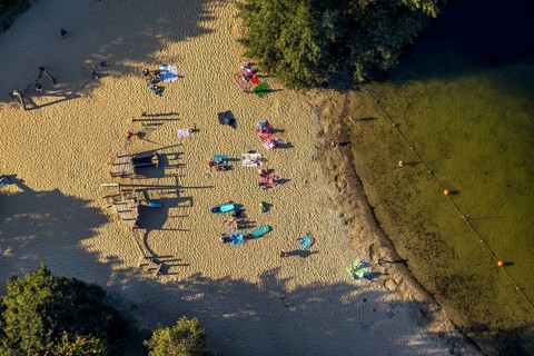 Aerial view, Alberssee, lido, bathers, Rebbeke, Lippstadt, Soest district, North Rhine-Westphalia,