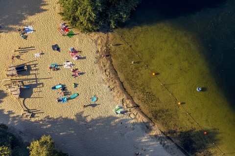 Aerial view, Alberssee, lido, bathers, Rebbeke, Lippstadt, Soest district, North Rhine-Westphalia,