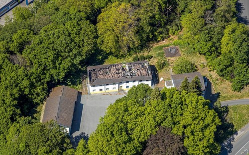 Aerial view, burnt down, destroyed OBDACHLOSENASY, former company building Autoreifen und Autoteile