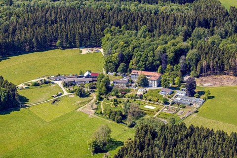 Aerial view, Fachklinik Spielwigge GmbH, Lüdenscheid, Märkischer Kreis, Sauerland, North