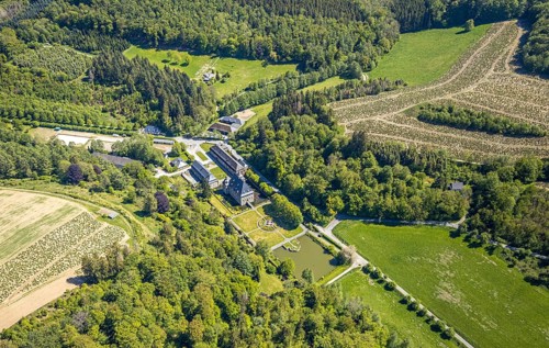 Aerial view, Neuenhof Castle, castle garden, Elspetal, Lüdenscheid, Märkischer Kreis, Sauerland,