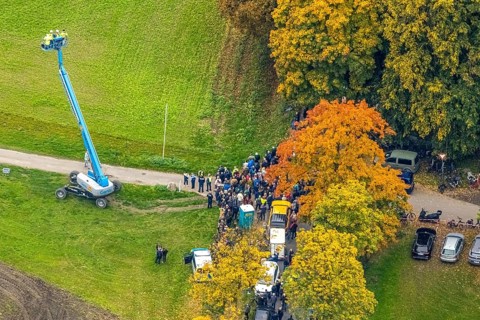 Aerial photo, thousands of spectators watched with great interest as the Gersteinwerk chimney was