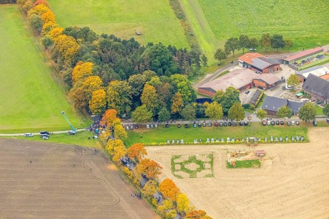 Aerial photo, thousands of spectators watched with great interest as the Gersteinwerk chimney was